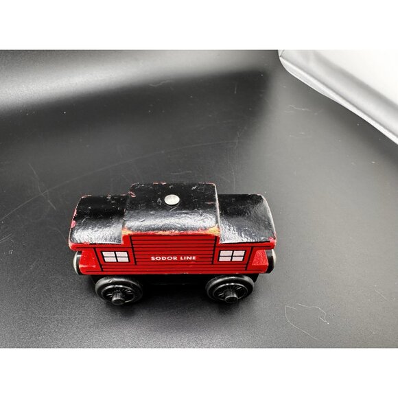 Thomas Wooden Railway 2001- RARE YEAR- VTG Sodor Line Caboose Red Train - Picture 3 of 10